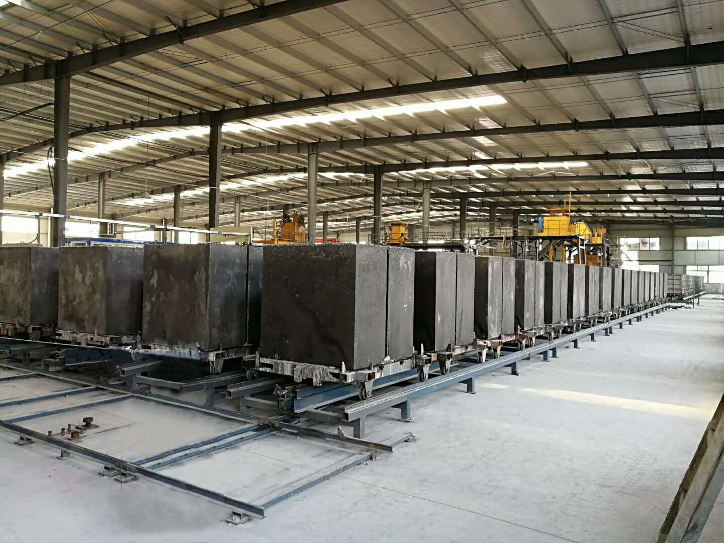 加氣塊生(shēng)産線設備  免(mian)蒸加氣磚設(shè)備