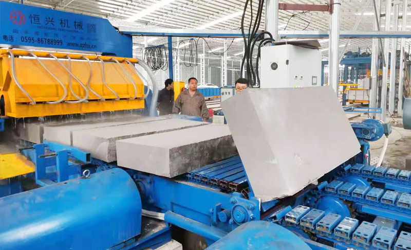 泡沫(mo)混凝土自保(bǎo)溫砌塊設備(bei)生産工藝